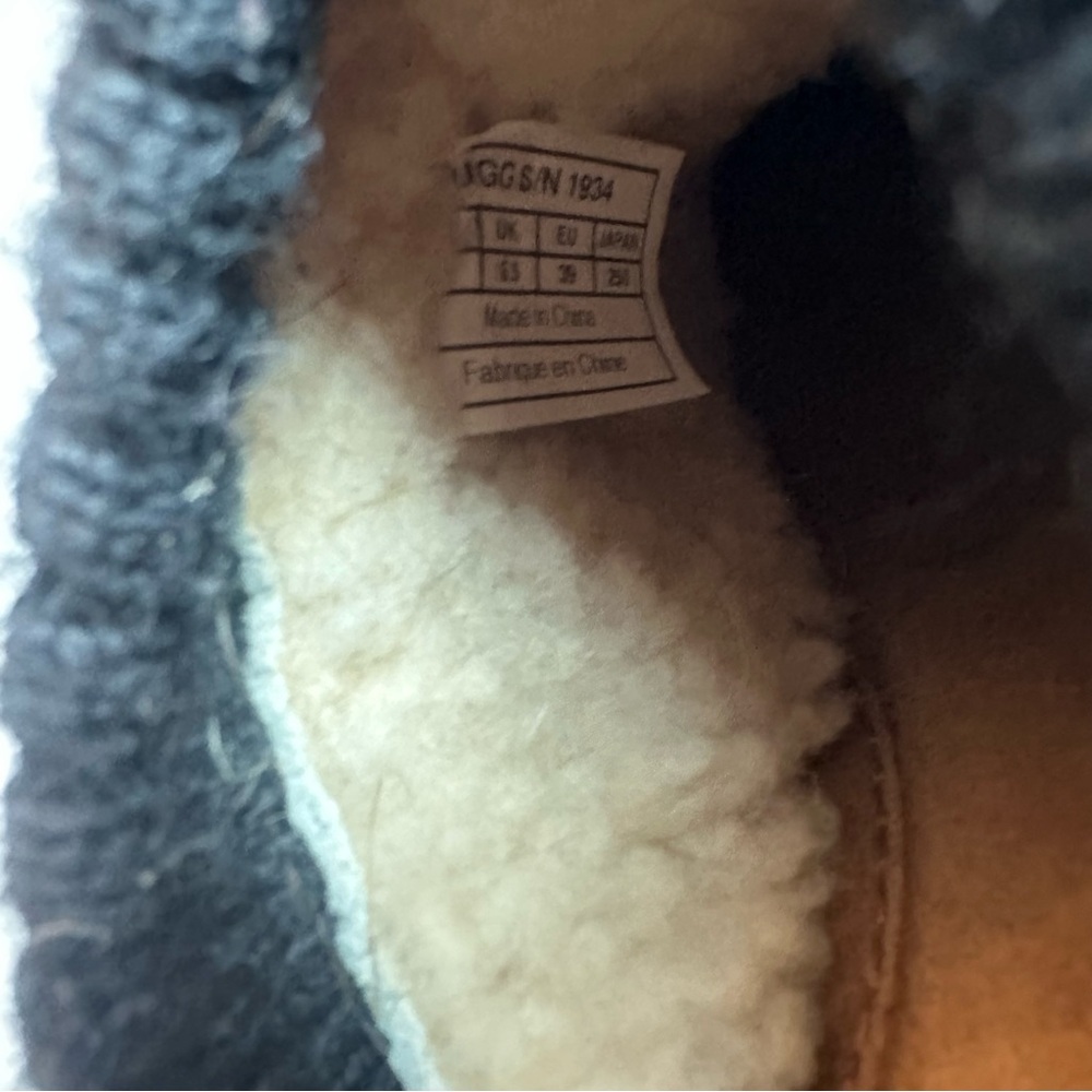 UGG Australia Gael 1934 Black Suede Shearling Wedge Mule Clogs Y2K Size 8 - Picture 8 of 9
